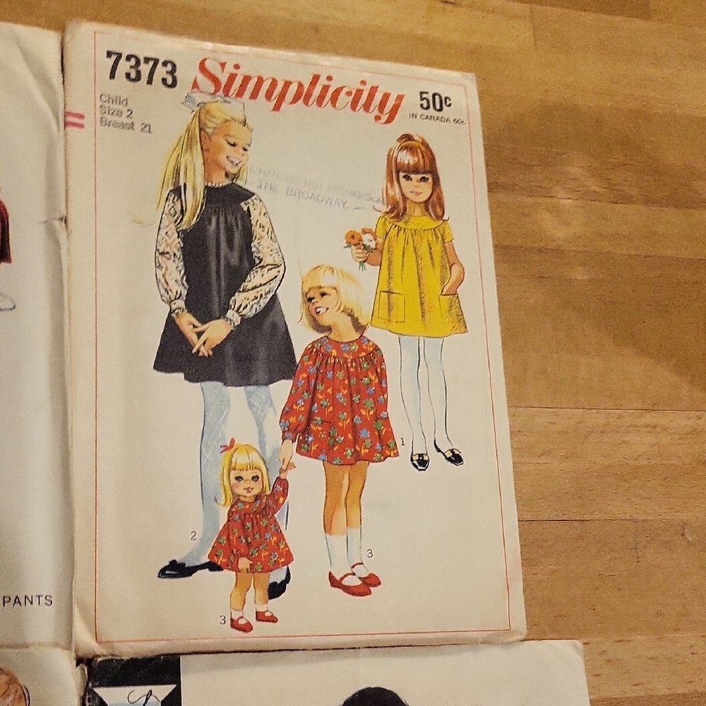 Simplicity Child's Pattern Set - White, Blue, Red - Picture 5 of 8